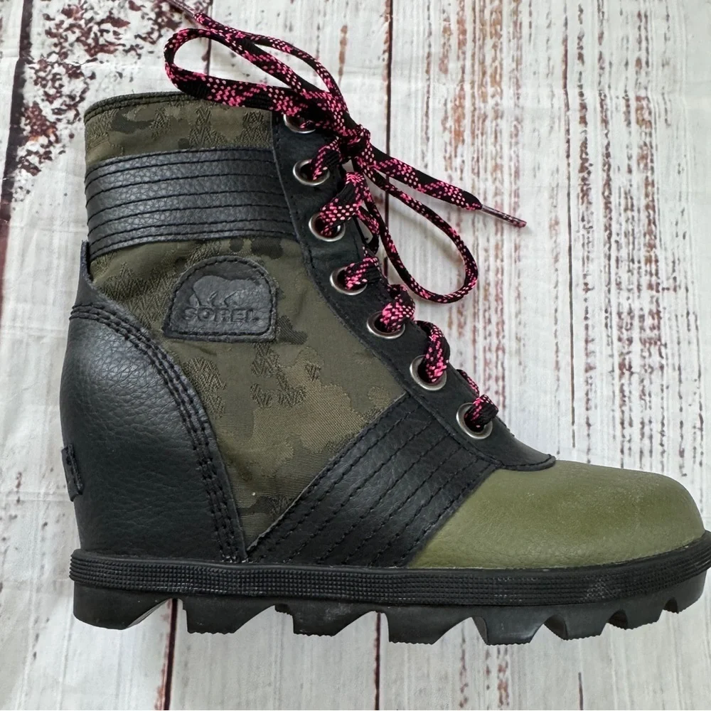 SOREL Lexie Youth Winter Boots Size 1 Green Black Waterproof